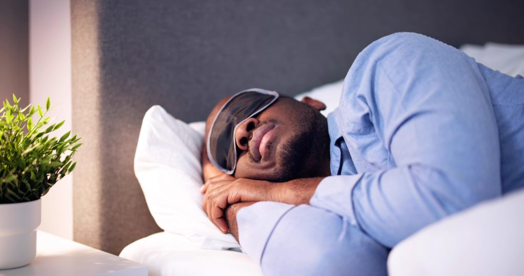 benefits of sleeping with an eye mask