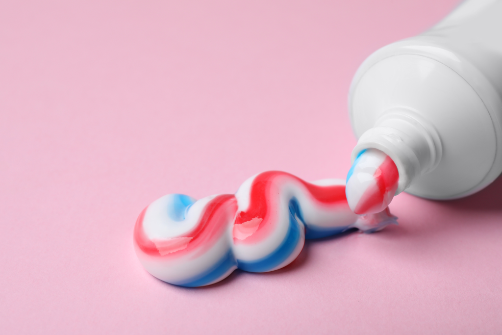 does toothpaste help pimples